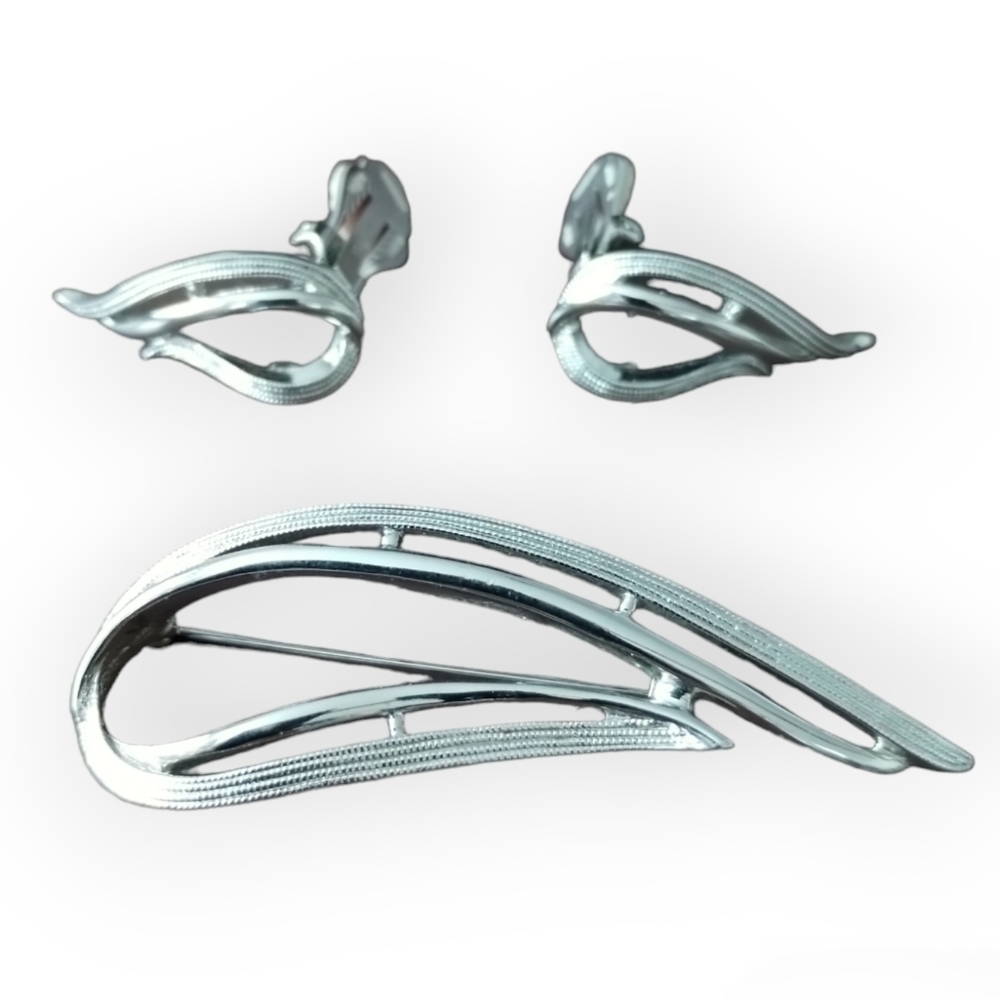 Sarah Coventry “Stunning” Brooch & Clip Earrings Set | 1960s Canada